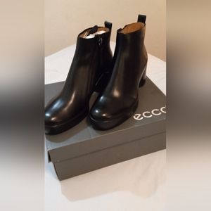 Ecco shape sculpted motion ankle boot SZ 7.5 (NEW)
